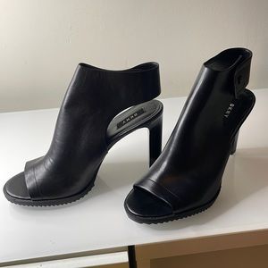 Brand new never worn DKNY heeled sandals